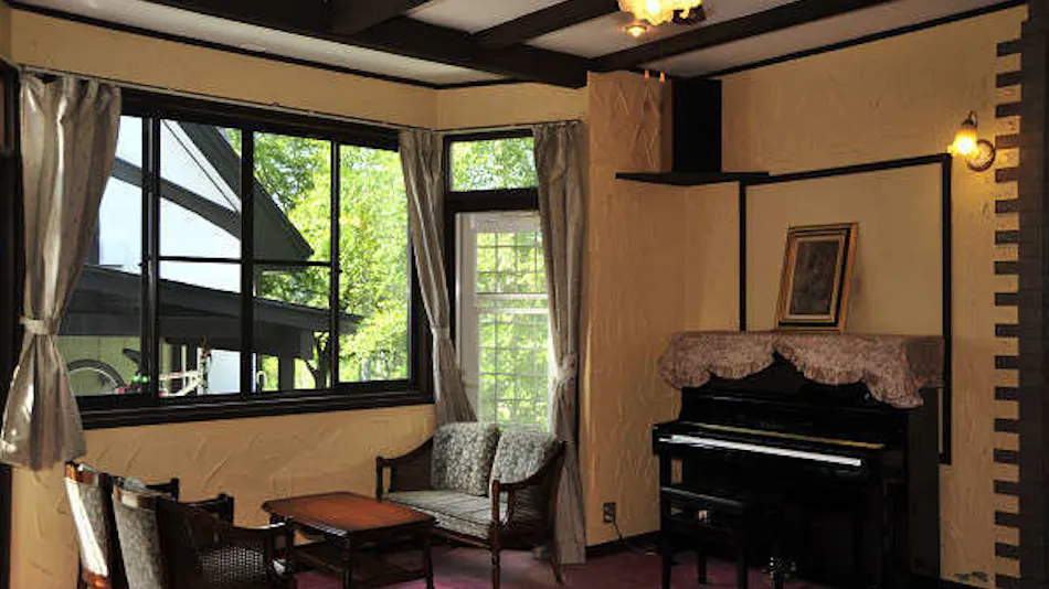 Sawarouge: A Small Inn with Natural Hot Springs by Lake Shirakaba