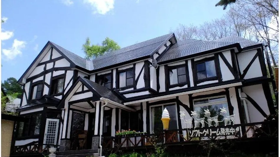 Sawarouge: A Small Inn with Natural Hot Springs by Lake Shirakaba