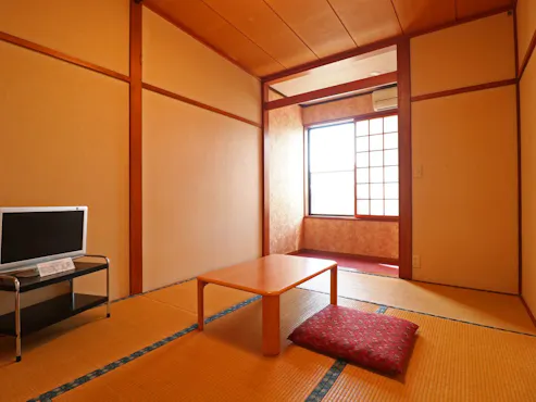 ■ ตัวอย่างห้องพัก: ห้องสไตล์ญี่ปุ่นขนาด 6 เสื่อทาทามิ สำหรับ 1 ถึง 3 ท่าน