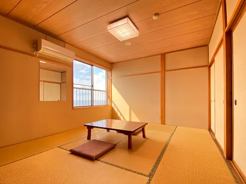 ■ ตัวอย่างห้องพัก: ห้องสไตล์ญี่ปุ่นขนาด 8 เสื่อทาทามิ สำหรับ 2 ถึง 4 ท่าน