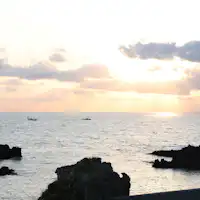 ■ ภาพรอบข้าง: ทิวทัศน์ที่เป็นเอกลักษณ์ของชายฝั่ง