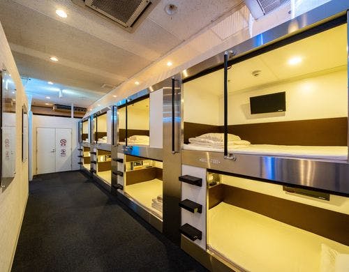 【スタイリッシュキャビン：デラックス】