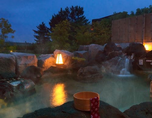 ＜つきあかりの湯＞露天風呂(夜)