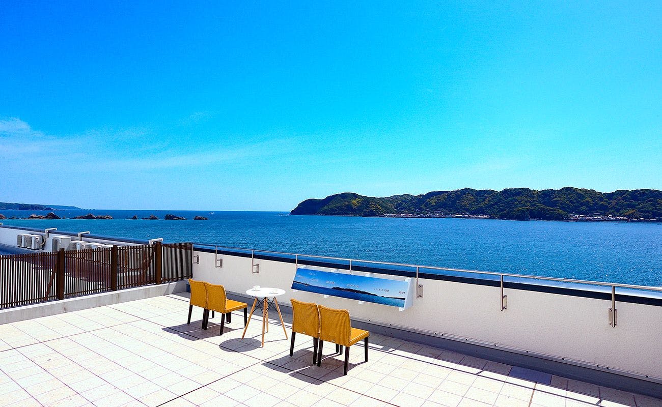 ระเบียงชมวิวที่มองเห็นหินฮาชิคุย