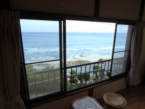 お部屋の前には大きな海が広がります