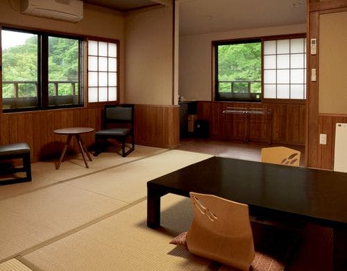 【母屋】2間続き和洋室（10畳+6畳）