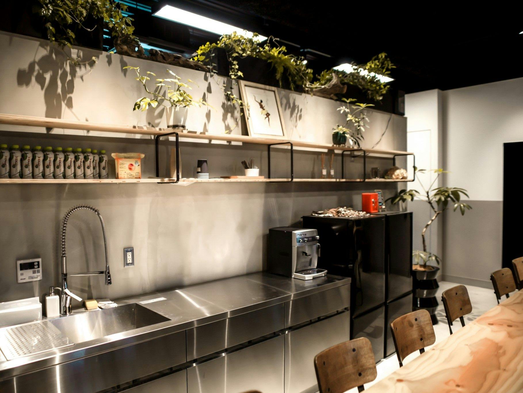 H HOTEL
