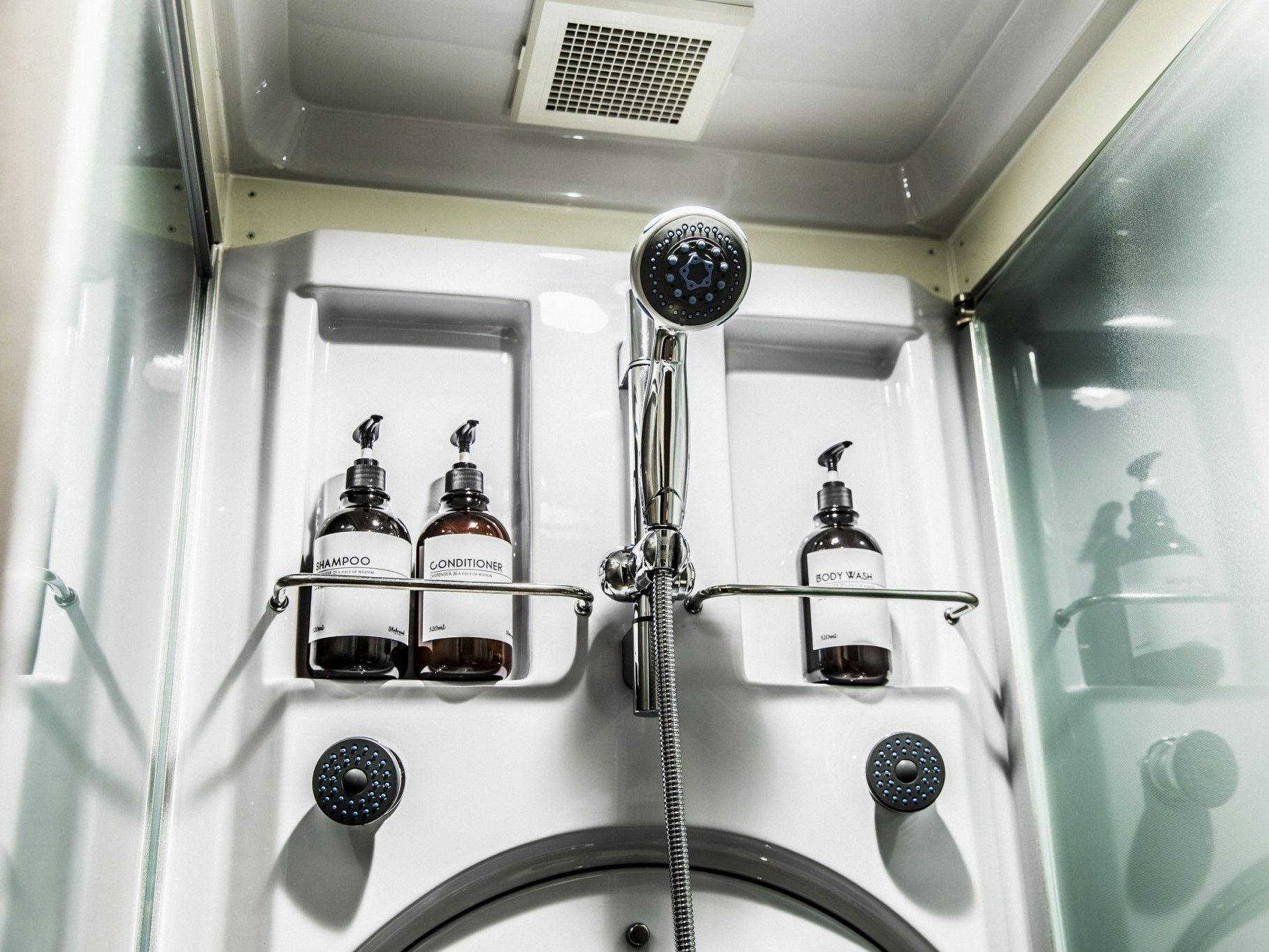 ห้องอาบน้ำฝักบัว