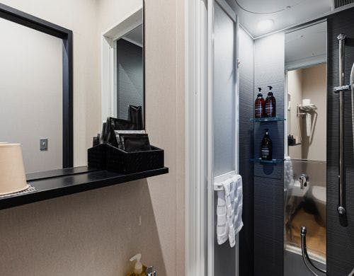 お部屋タイプにはデスクをご用意。