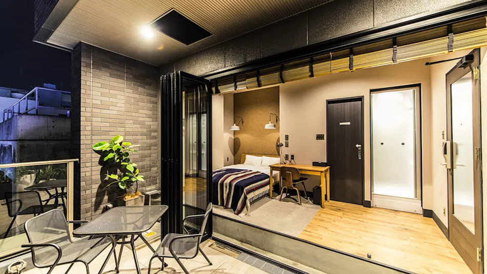 H HOTEL