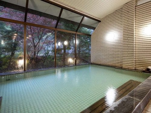 อ่างอาบน้ำในร่ม