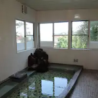 *ห้องอาบน้ำ/เปิดให้บริการถึง 22:00 ในตอนกลางคืน และตั้งแต่ 7:00 ถึง 9:00 ในตอนเช้า