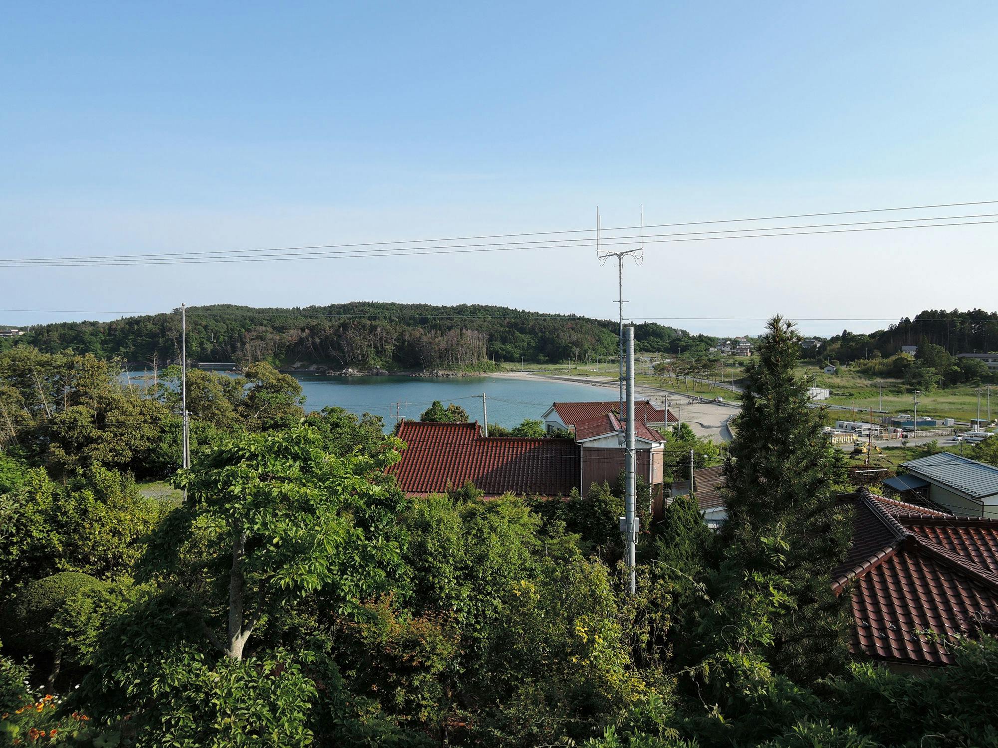 *ทิวทัศน์/ชายหาดที่เปล่งประกายสีเขียวมรกต