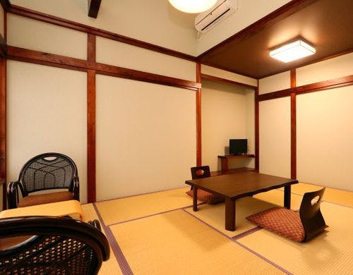 2階客室落ち着きある空間でお寛ぎください