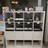 객실 어메니티는 프런트 앞에 비치되어 있습니다.