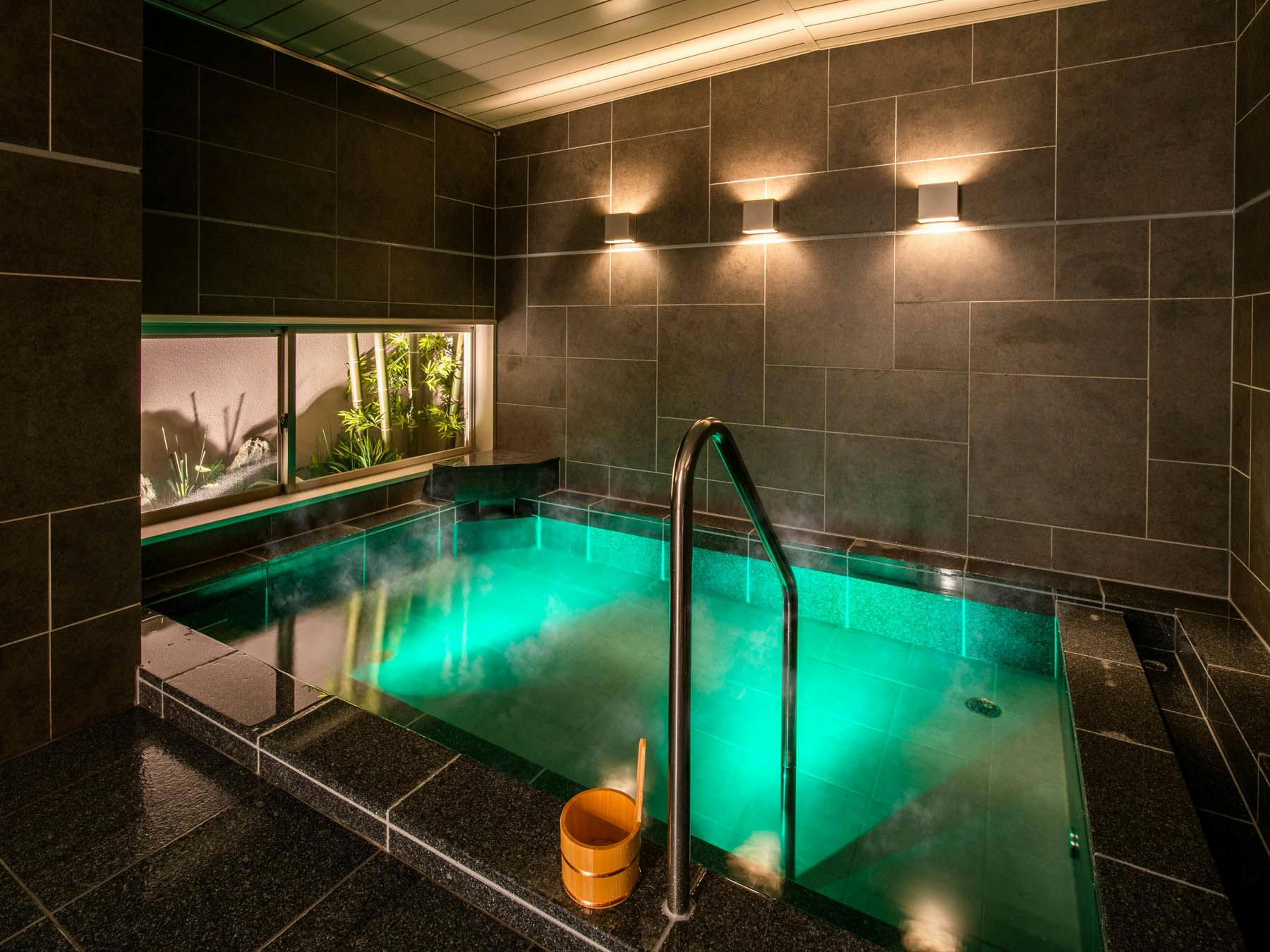 น้ำพุร้อนธรรมชาติ "浜松出世の湯"