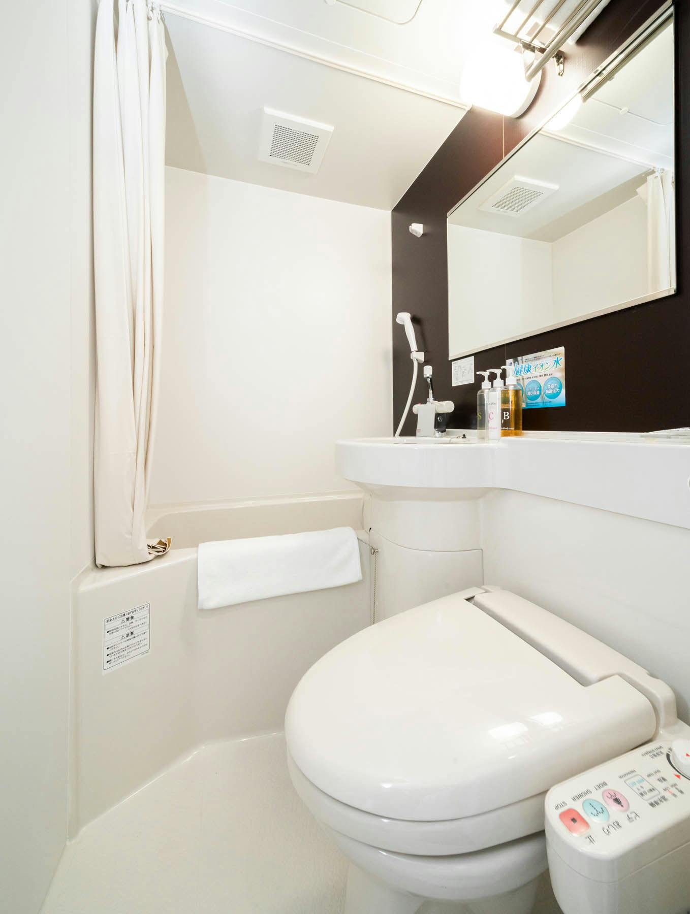 ห้องพักทุกห้องมีโถสุขภัณฑ์อัตโนมัติครบครัน