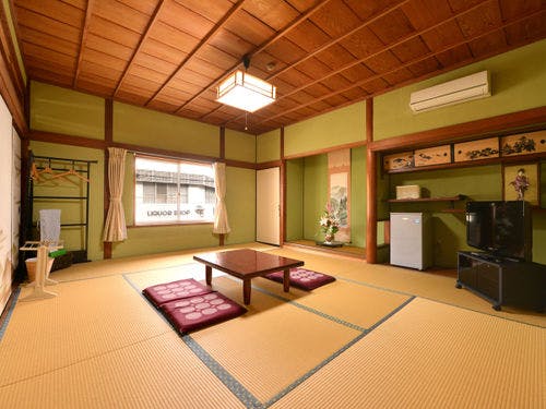 和室10畳/お部屋は2階の和室客室をご用意