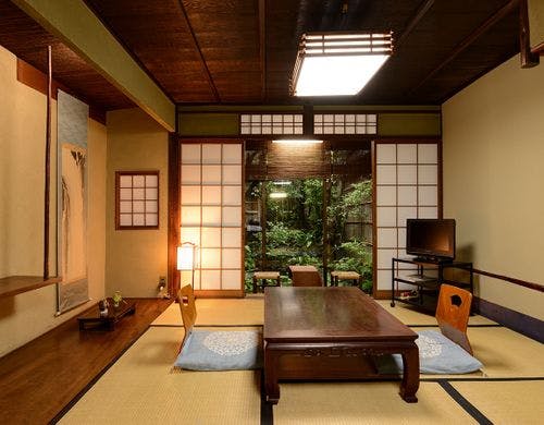 *【日本庭園を臨む客室一例】