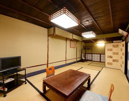 *【日本庭園を臨む客室一例】