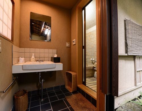 *【日本庭園を臨む客室一例】