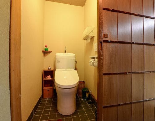 *【日本庭園を臨む客室一例】