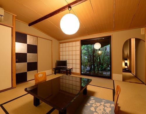 *【日本庭園を臨む客室一例】