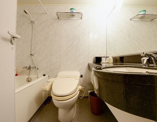 *【日本庭園を臨む客室一例】