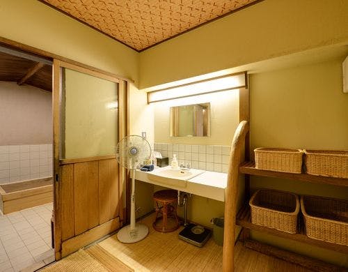 *【貸切風呂(脱衣所)】