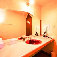 ห้องพักทุกห้องมีอ่างล้างหน้าขนาดใหญ่