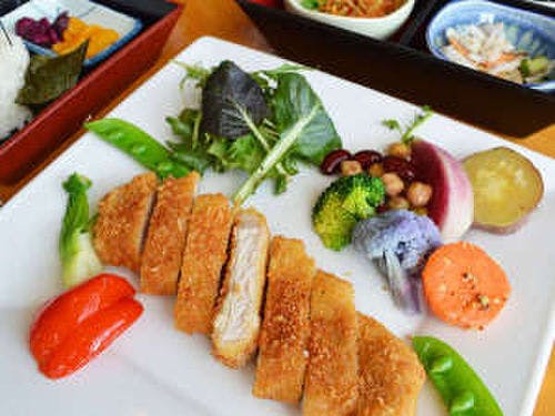 地元特産豚のトンカツ御膳