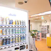 *Lobi 2F: Mesin penjual otomatis minuman beralkohol