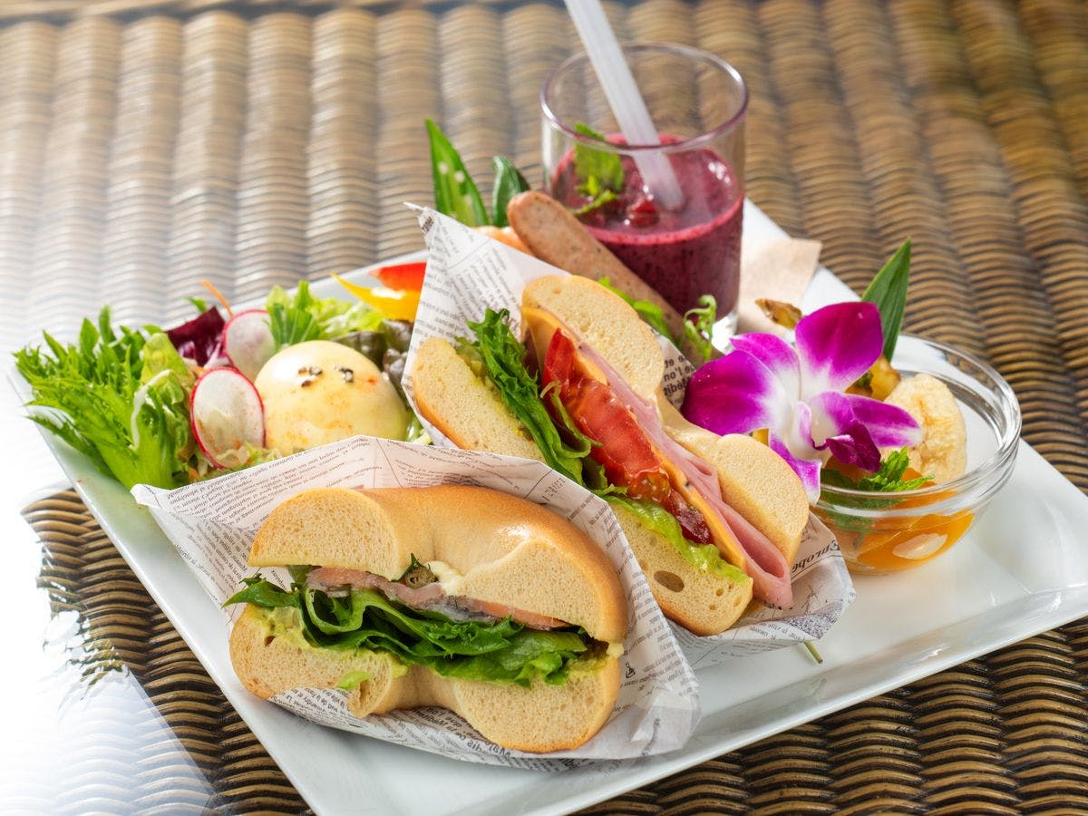 【早餐】新鲜蔬菜沙拉和水果等示例