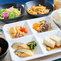 ภาพการจัดเสิร์ฟอาหารเช้าเพื่อสุขภาพ