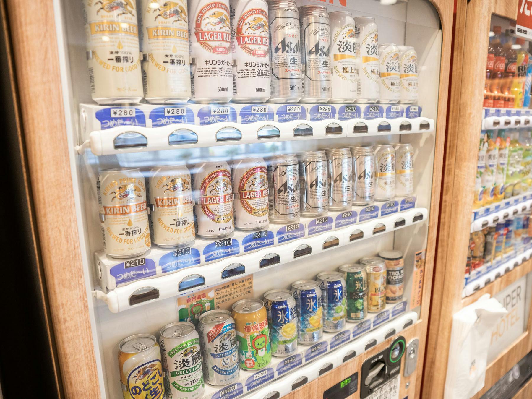 Mesin penjual otomatis lantai 1 (alkohol).