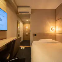 Kamar dengan tempat tidur semi-double 140cm