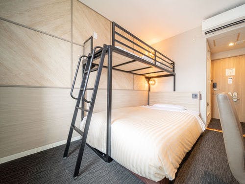 スーパールーム（140cmセミダブルベッド＋ロフトベッド）