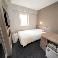 넓은 침대에서 편안하게 휴식을 취하실 수 있습니다.