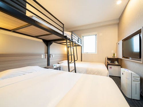 ベッド２台＋ロフトベッド１台