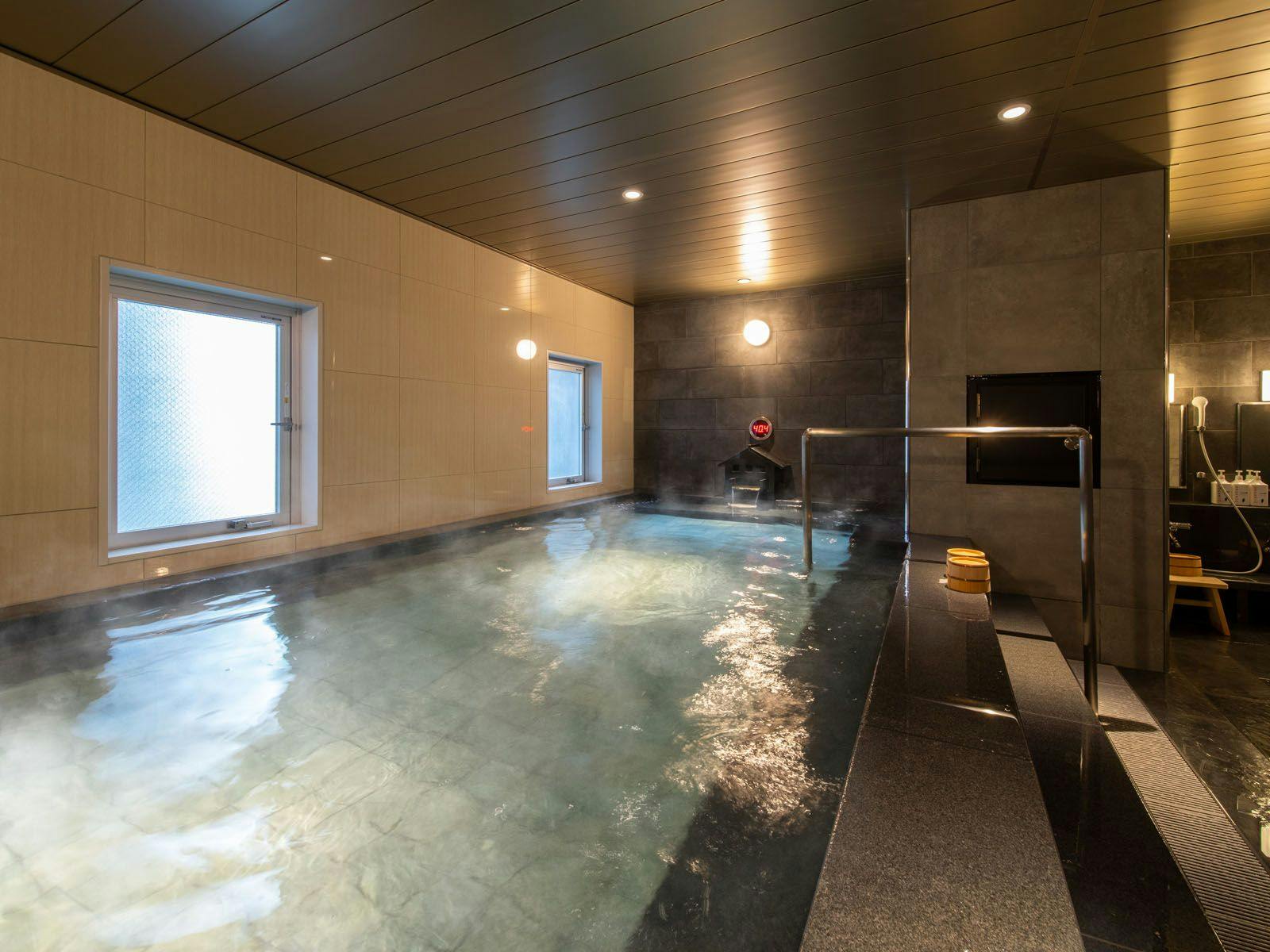 욕조에 몸을 담그고 여유로운 나만의 시간