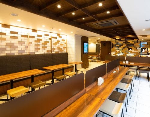 広々としたラウンジでお寛ぎください