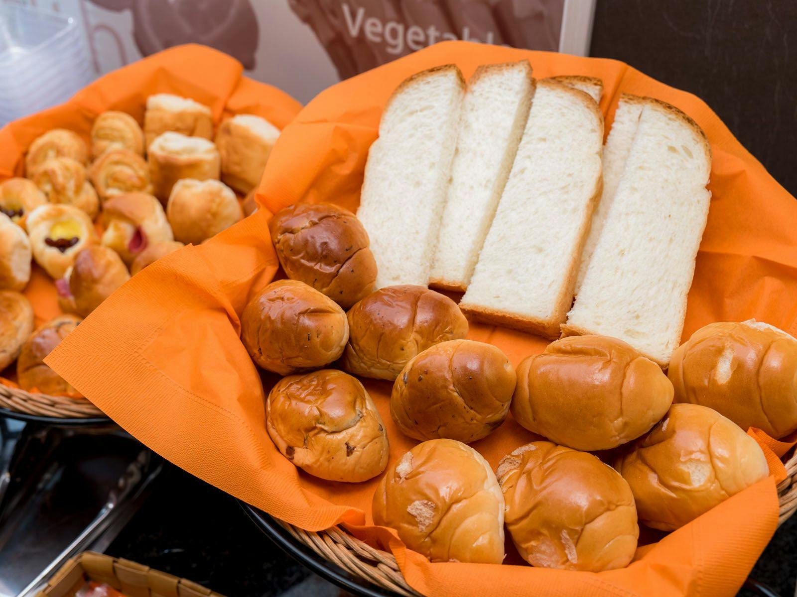 Kami menyediakan roti yang boleh dinikmati setiap hari♪