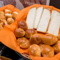 Kami menyediakan roti yang boleh dinikmati setiap hari♪