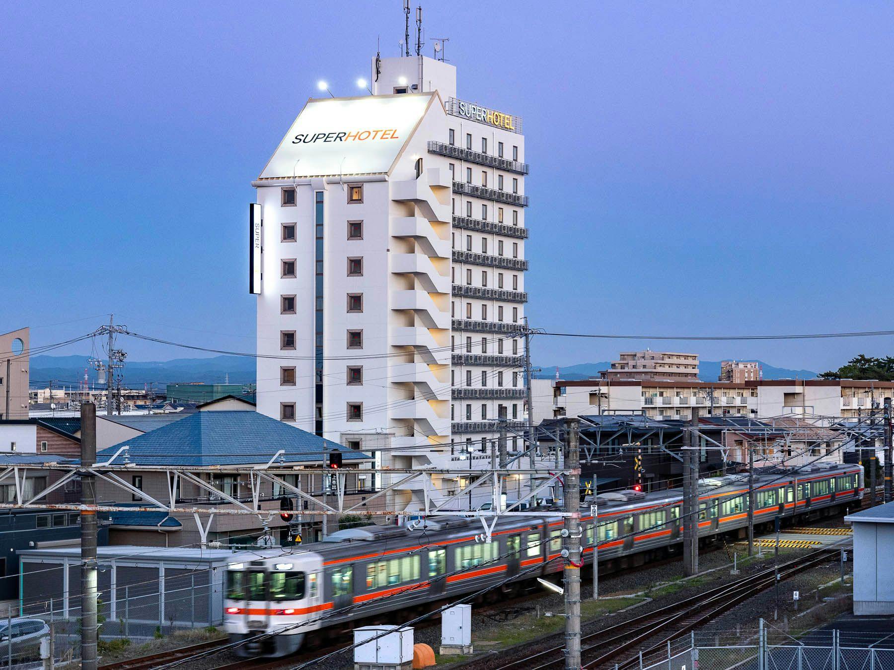 Lokasi yang sesuai untuk perniagaan dan pelancongan!