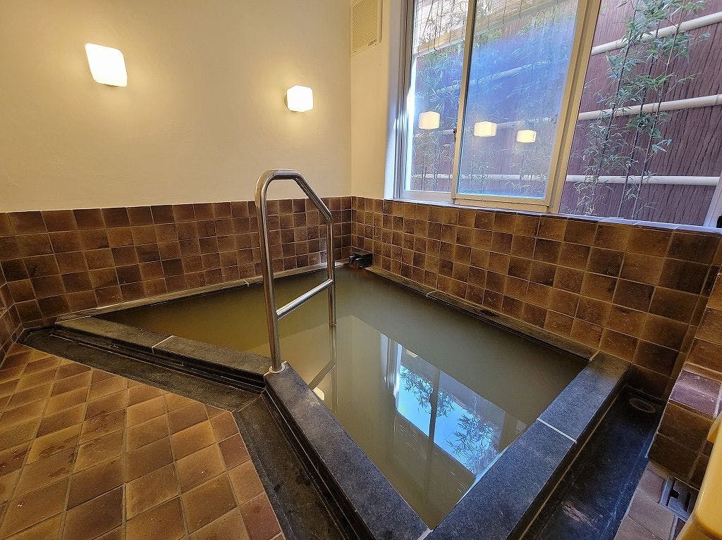 〔욕실〕석주 기와 타일로 마감된 욕실입니다.