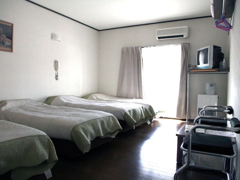 *【ห้องพัก (ตัวอย่าง)】สี่เตียง