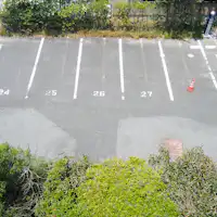 ที่จอดรถ (ด้านเครื่องชาร์จรถยนต์ไฟฟ้า)