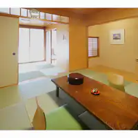 Bilik gaya Jepun 8 tatami + 4.5 tatami (atau 3 tatami) dengan bilik mandi dan tandas.