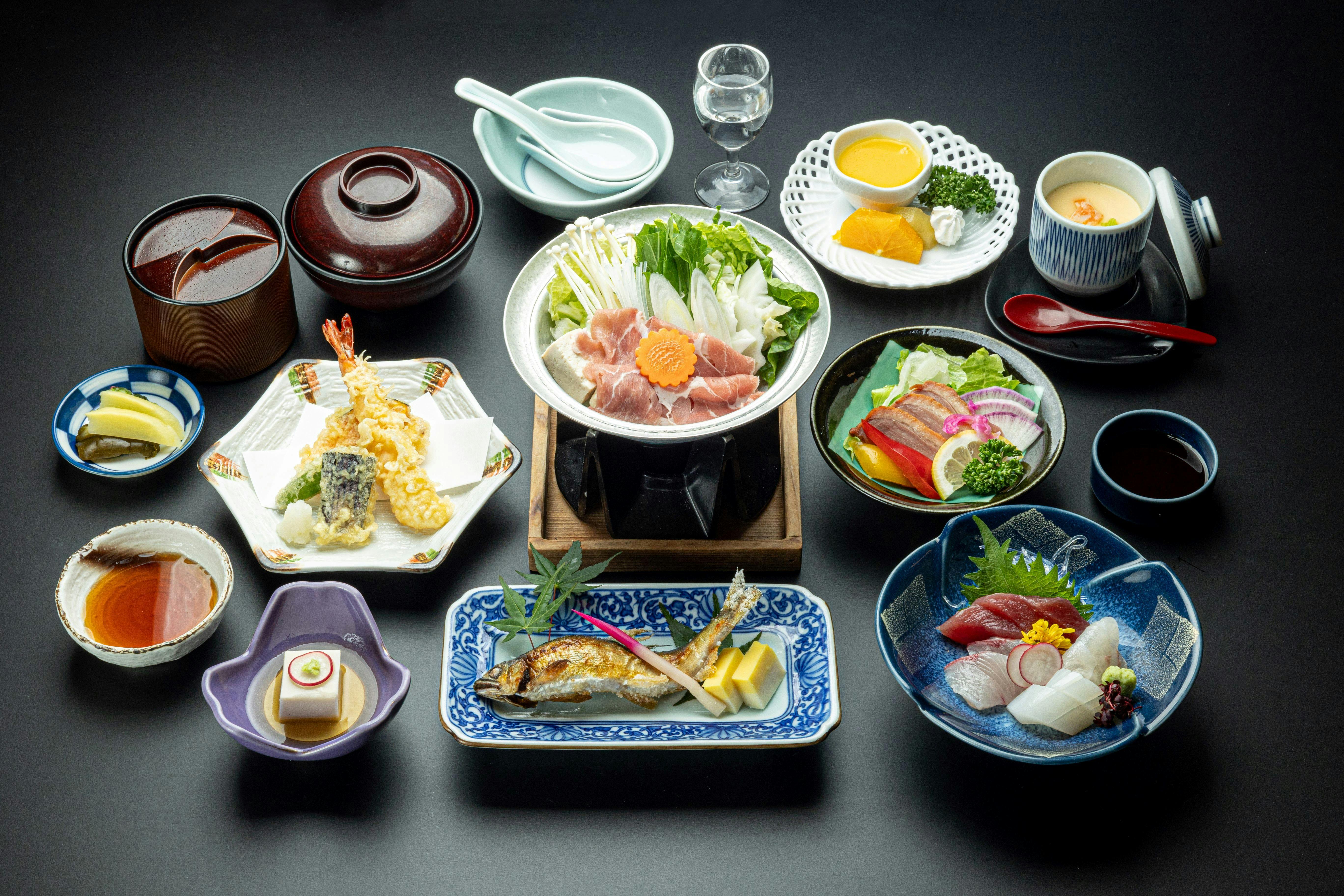 Hidangan "Kaiseki Hana" dengan 12 hidangan yang menonjolkan rasa musiman