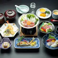 Hidangan "Kaiseki Hana" dengan 12 hidangan yang menonjolkan rasa musiman